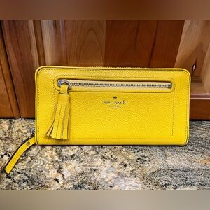NWOT Kate Spade Chester Street Neda Wallet